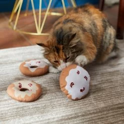 Frisco Fall Maple Bacon Donut Plush Cat Toy With Catnip 5 Frisco Fall Maple Bacon Donut Plush Cat Toy With Catnip -Frisco 285653 PT3. AC SS1800 V1629724929